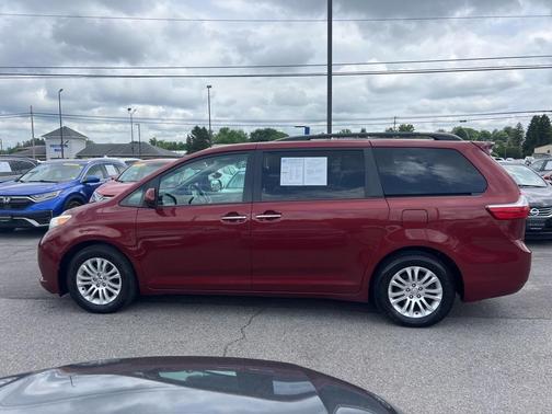 2017 Toyota Sienna XLE