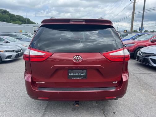2017 Toyota Sienna XLE