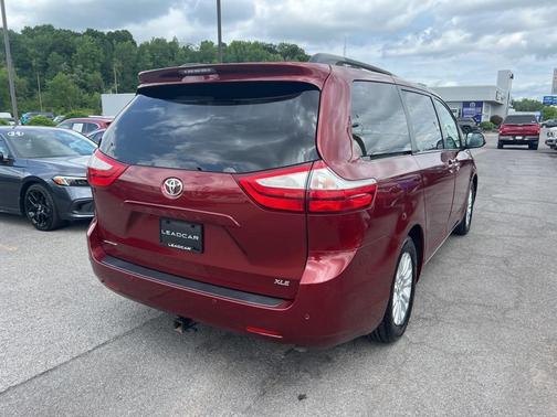 2017 Toyota Sienna XLE