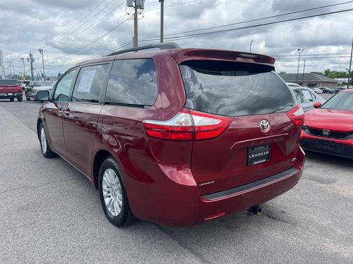 2017 Toyota Sienna XLE