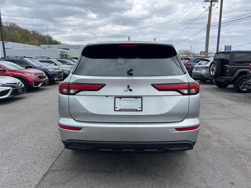 Gray 2022 Mitsubishi Outlander ES