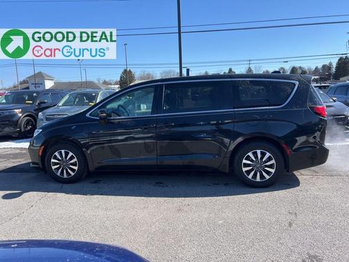 2022 Chrysler Pacifica Hybrid Touring L