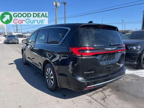 2022 Chrysler Pacifica Hybrid Touring L