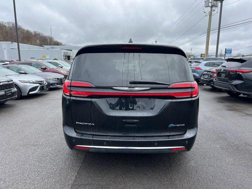 Brilliant Black Crystal Pearlcoat 2022 Chrysler Pacifica Hybrid Touring L