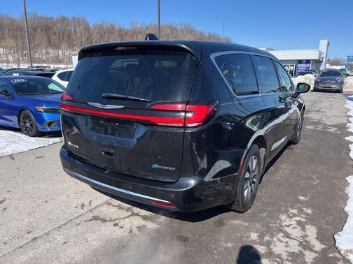 2022 Chrysler Pacifica Hybrid Touring L
