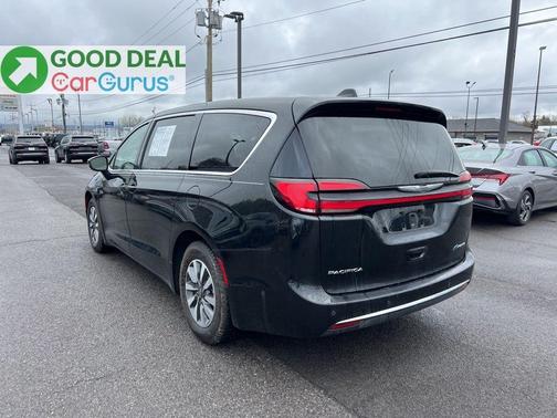 Brilliant Black Crystal Pearlcoat 2022 Chrysler Pacifica Hybrid Touring L