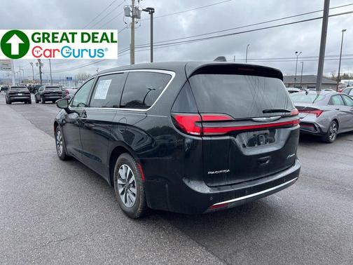 Brilliant Black Crystal Pearlcoat 2022 Chrysler Pacifica Hybrid Touring L