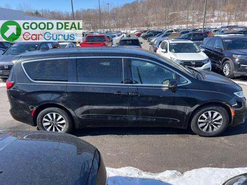 2022 Chrysler Pacifica Hybrid Touring L