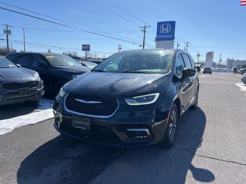 2022 Chrysler Pacifica Hybrid Touring L