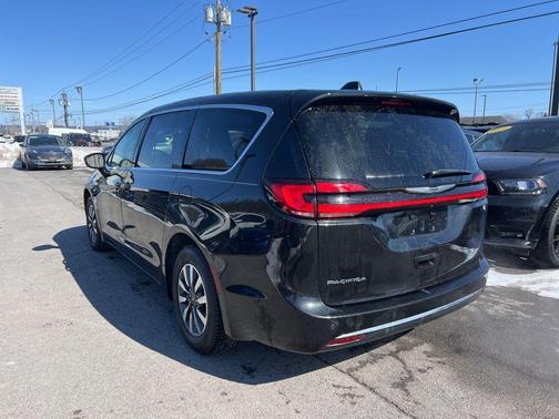 2022 Chrysler Pacifica Hybrid Touring L