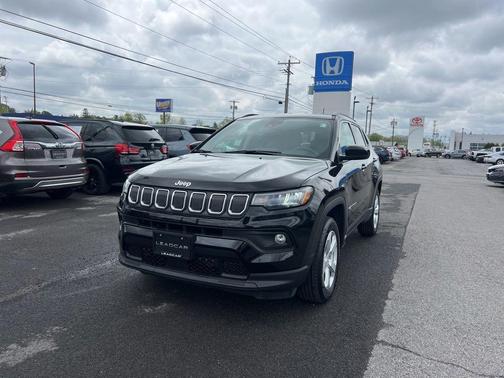 Diamond Black 2022 Jeep Compass Latitude