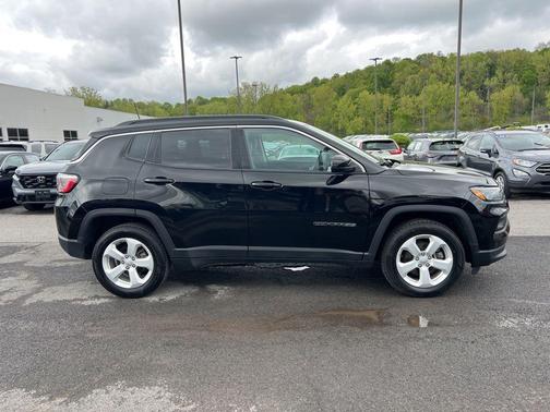 Diamond Black 2022 Jeep Compass Latitude