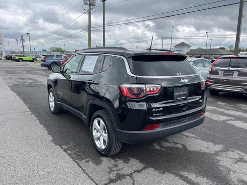 Diamond Black 2022 Jeep Compass Latitude