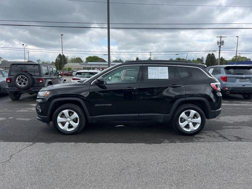 Diamond Black 2022 Jeep Compass Latitude