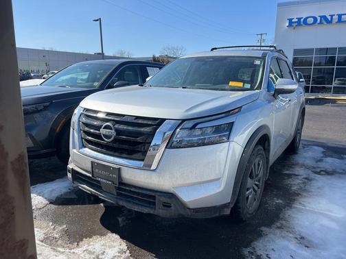2022 Nissan Pathfinder SV