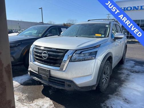 2022 Nissan Pathfinder SV