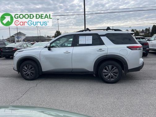 Brilliant Silver Metallic 2022 Nissan Pathfinder SV