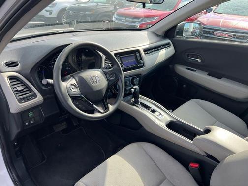 Platinum White Pearl 2021 Honda HR-V LX