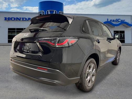 Crystal Black Pearl 2027 Honda HR-V LX