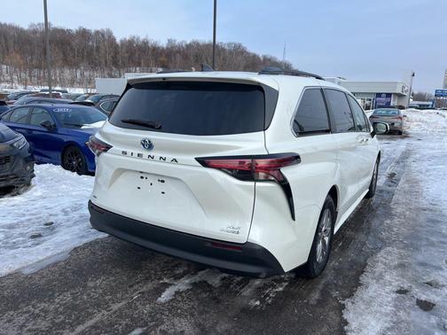 2021 Toyota Sienna XLE