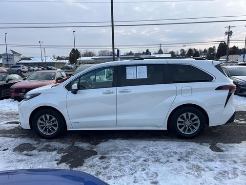 2021 Toyota Sienna XLE