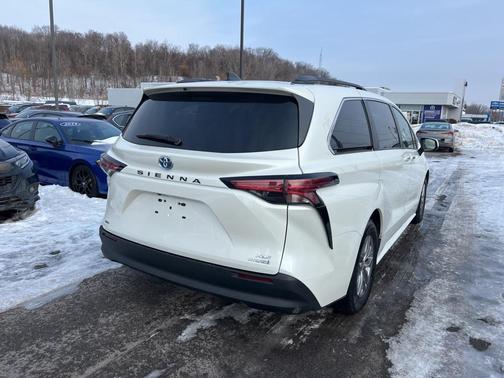 2021 Toyota Sienna XLE