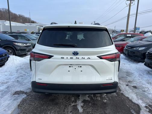 2021 Toyota Sienna XLE