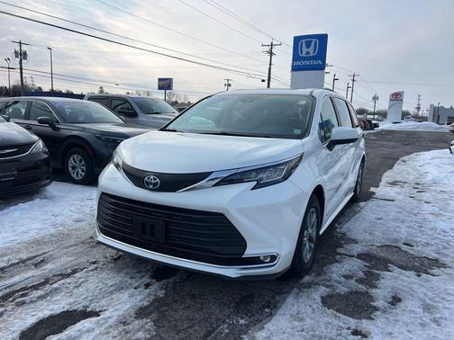 2021 Toyota Sienna XLE