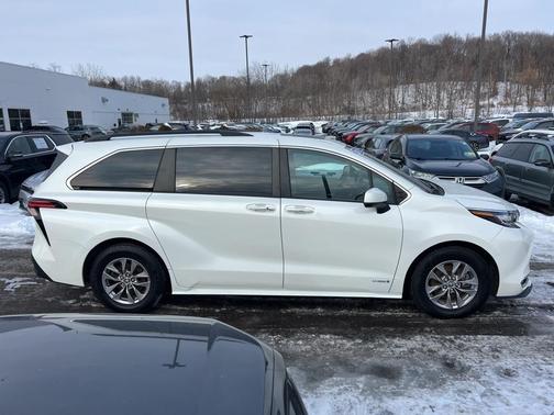 2021 Toyota Sienna XLE