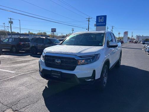 White 2024 Honda Ridgeline RTL