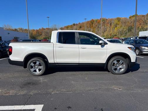 White 2024 Honda Ridgeline RTL