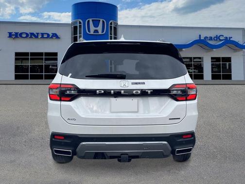 White Diamond Pearl 2026 Honda Pilot Touring