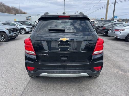 Mosaic Black Metallic 2022 Chevrolet Trax LT