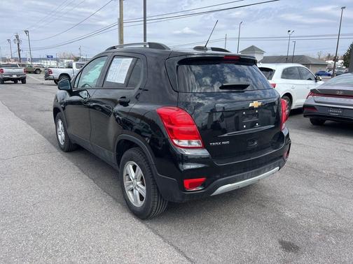 Mosaic Black Metallic 2022 Chevrolet Trax LT