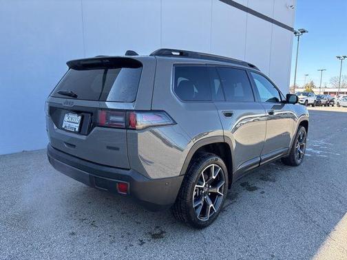 Sting Gray Clearcoat 2026 Jeep Cherokee Overland