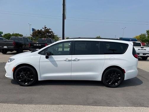 2024 Chrysler Pacifica Touring-L