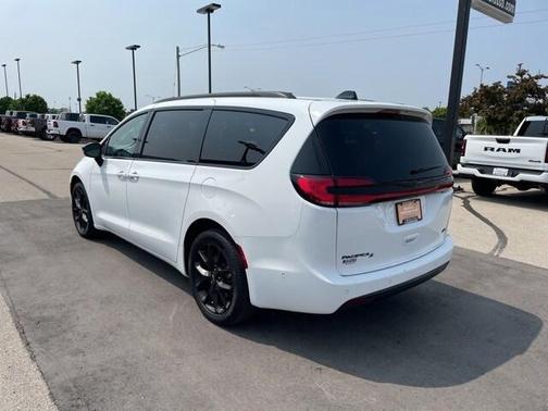 2024 Chrysler Pacifica Touring-L
