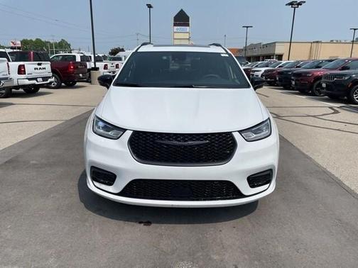 2024 Chrysler Pacifica Touring-L