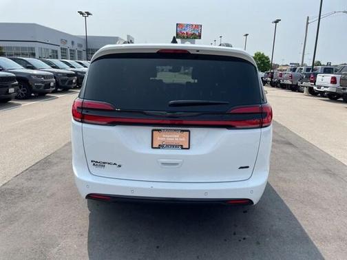 2024 Chrysler Pacifica Touring-L