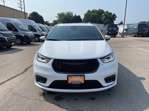 2023 Chrysler Pacifica Touring-L