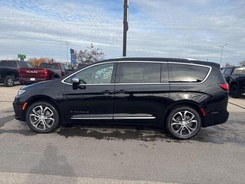 2026 Chrysler Pacifica Pinnacle