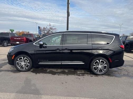 2026 Chrysler Pacifica Pinnacle