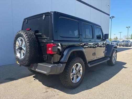 Black Clearcoat 2022 Jeep Wrangler Unlimited Sahara
