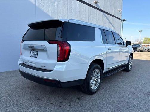 White Frost Tri-Coat 2022 GMC Yukon XL SLT