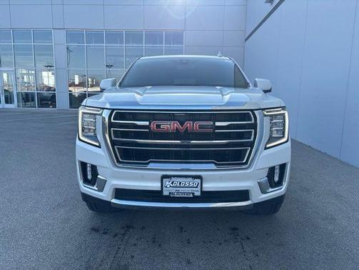 White Frost Tri-Coat 2022 GMC Yukon XL SLT