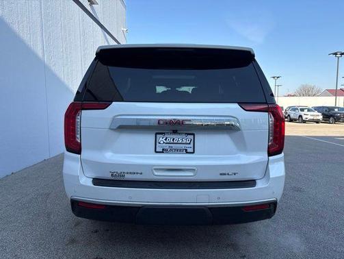 White Frost Tri-Coat 2022 GMC Yukon XL SLT