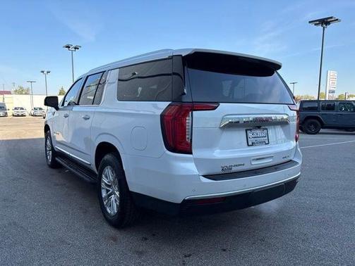 White Frost Tri-Coat 2022 GMC Yukon XL SLT
