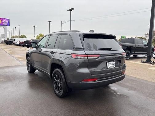2025 Jeep Grand Cherokee Laredo