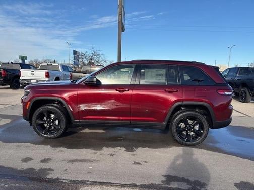 2025 Jeep Grand Cherokee Laredo