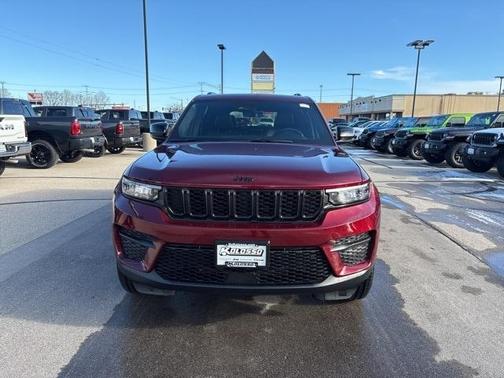 2025 Jeep Grand Cherokee Laredo